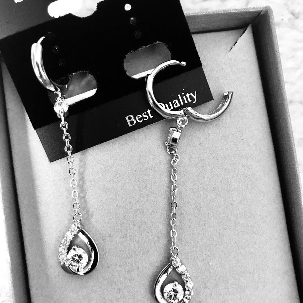 Silver earring W Rhinestone - Picture 3 of 3